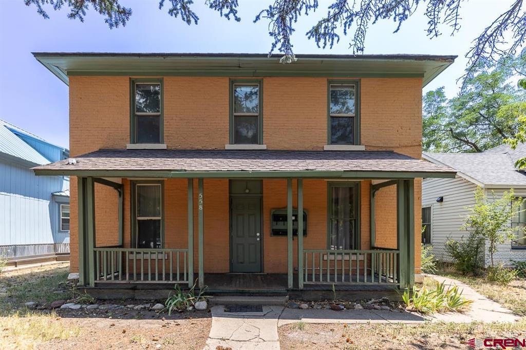 558 E 4th Avenue Property Photo 1