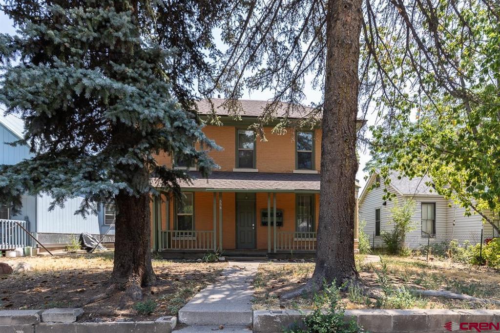 558 E 4th Avenue Property Photo 2
