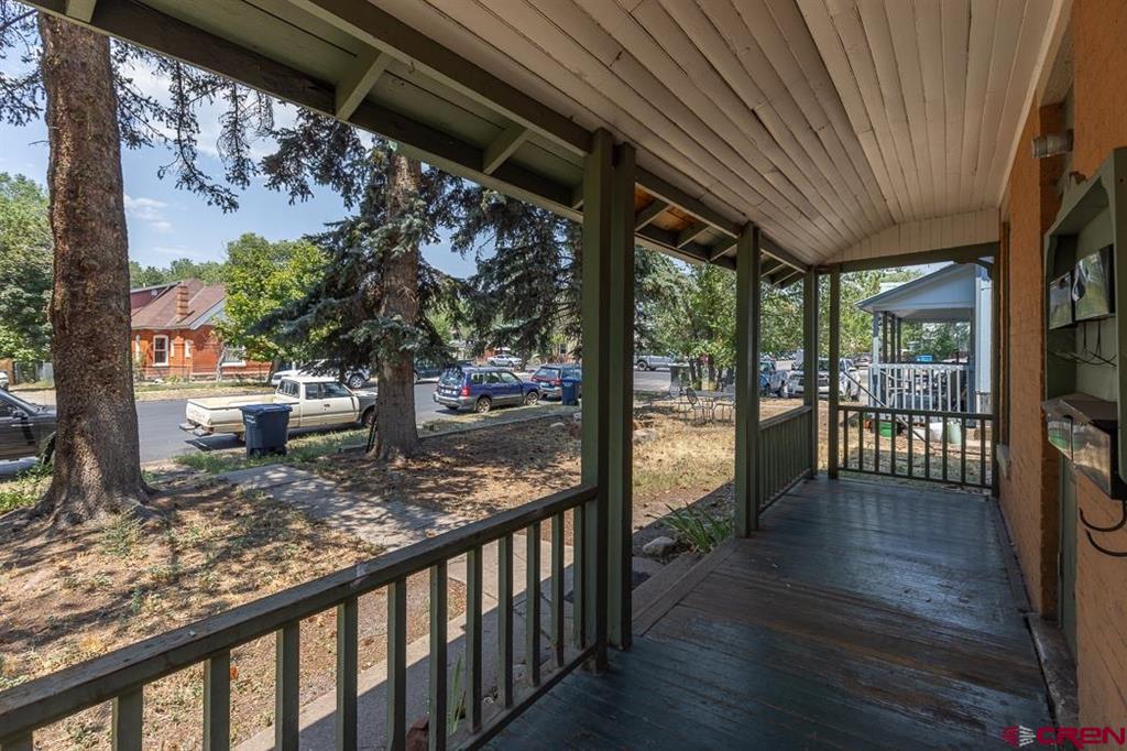 558 E 4th Avenue Property Photo 3