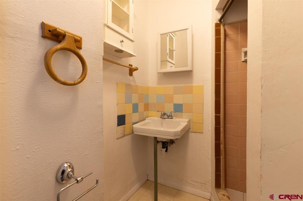 558 E 4th Avenue Property Photo 6