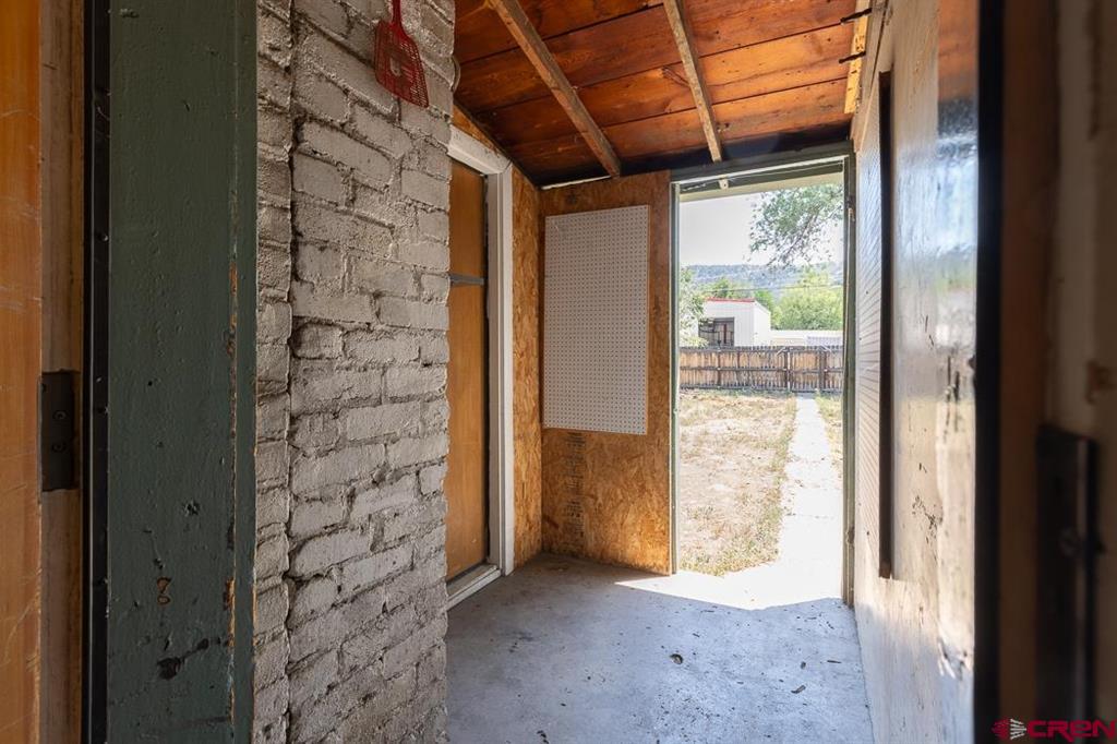 558 E 4th Avenue Property Photo 7