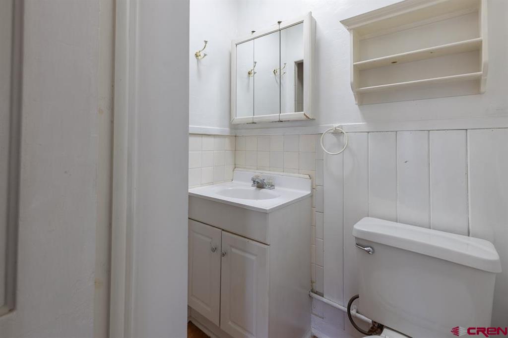 558 E 4th Avenue Property Photo 22