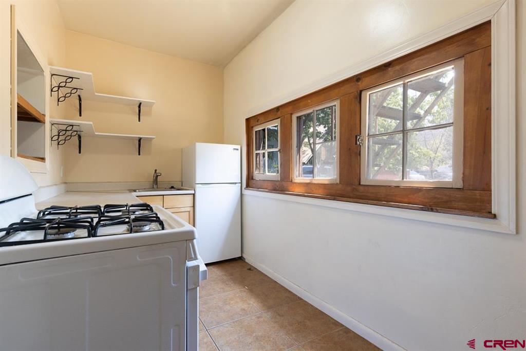 558 E 4th Avenue Property Photo 24