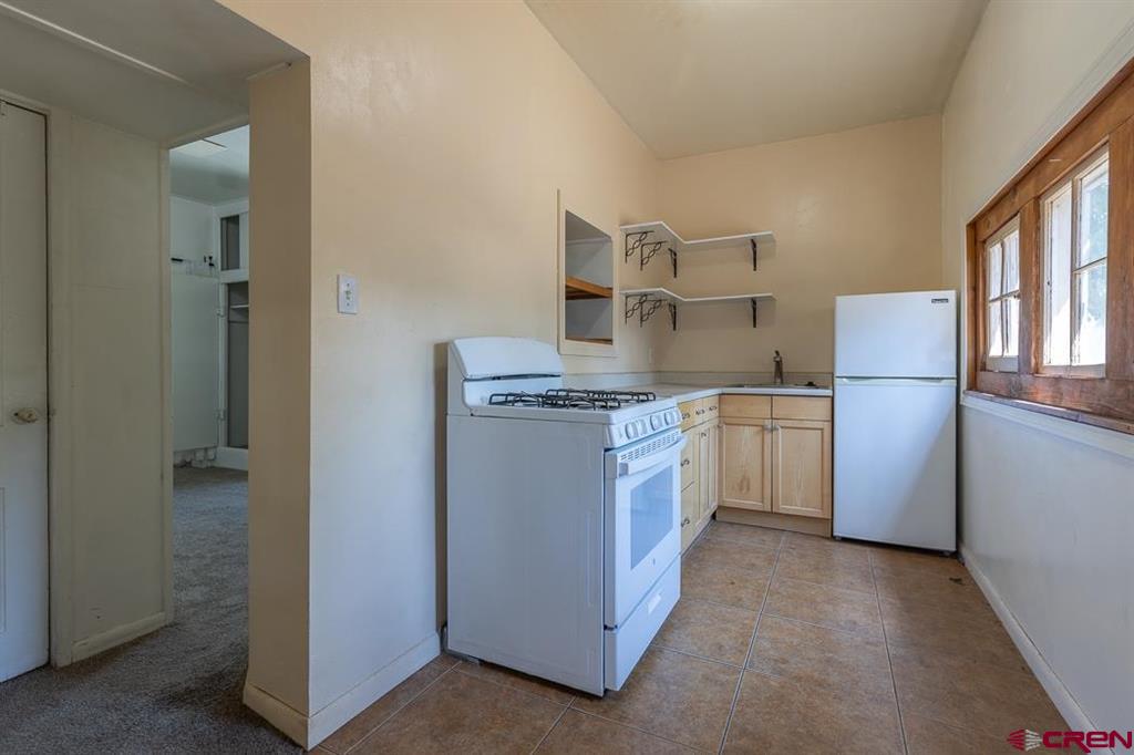 558 E 4th Avenue Property Photo 32