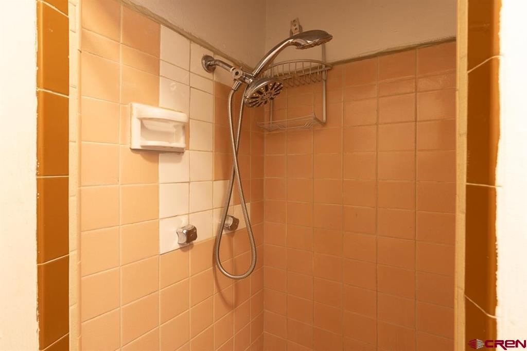 558 E 4th Avenue Property Photo 33