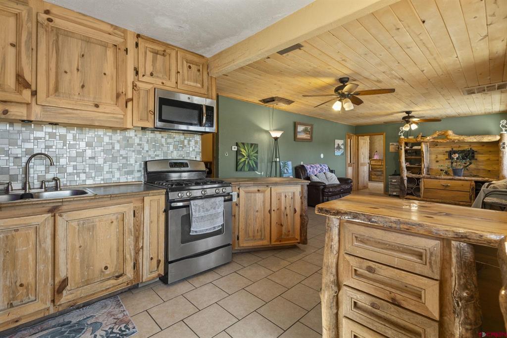 2303 S Broadway Property Photo 3