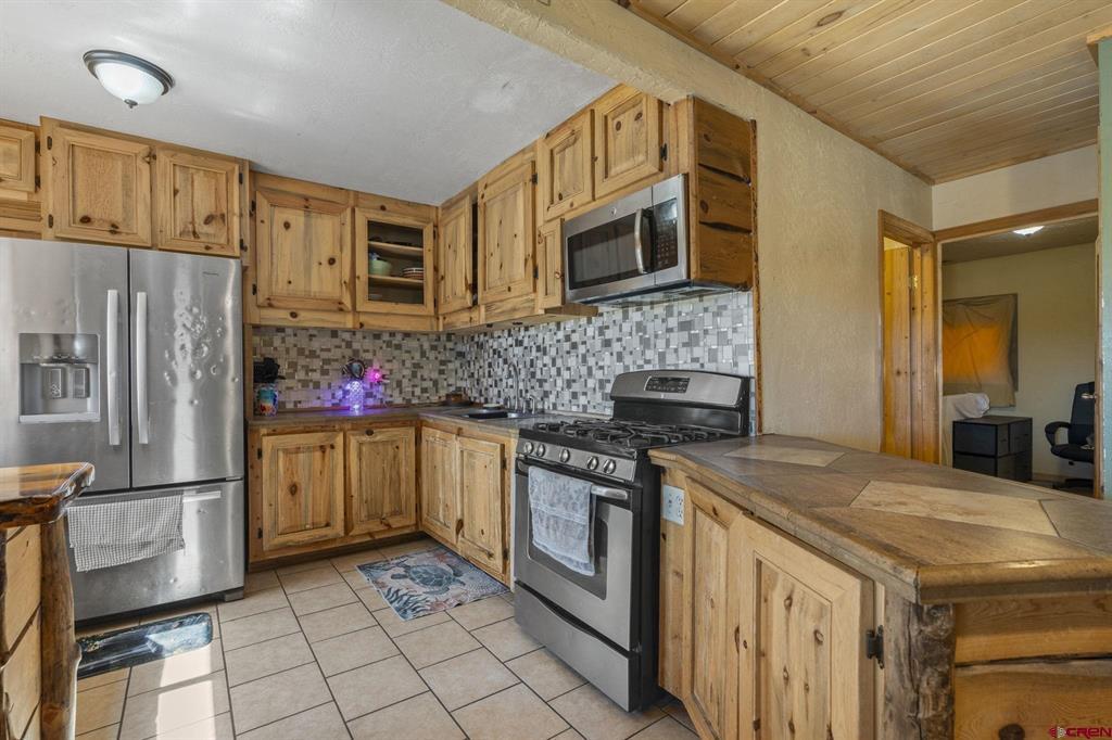 2303 S Broadway Property Photo 4