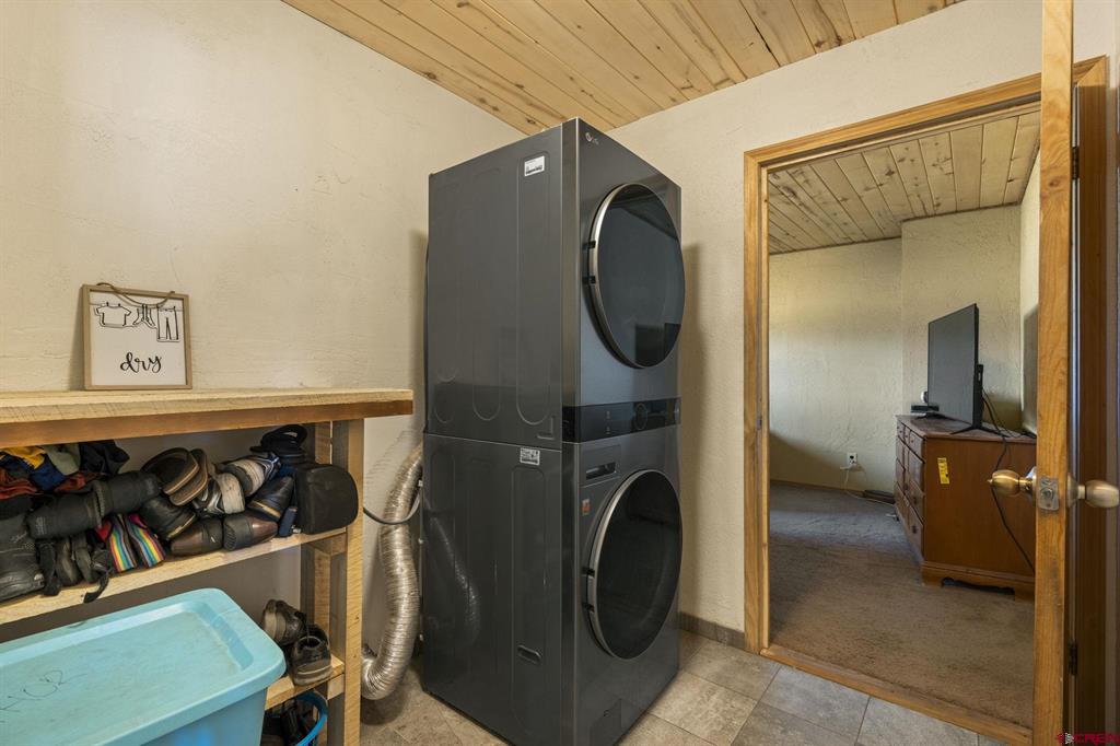 2303 S Broadway Property Photo 11