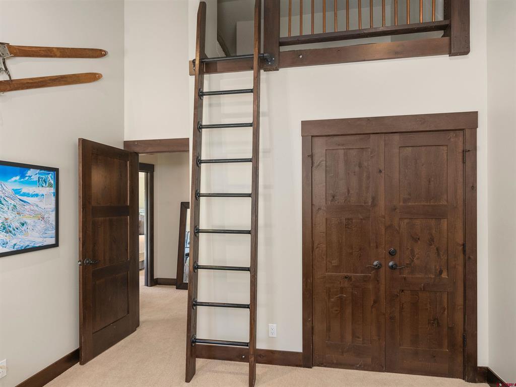 330 Larkspur Loop Property Photo 33