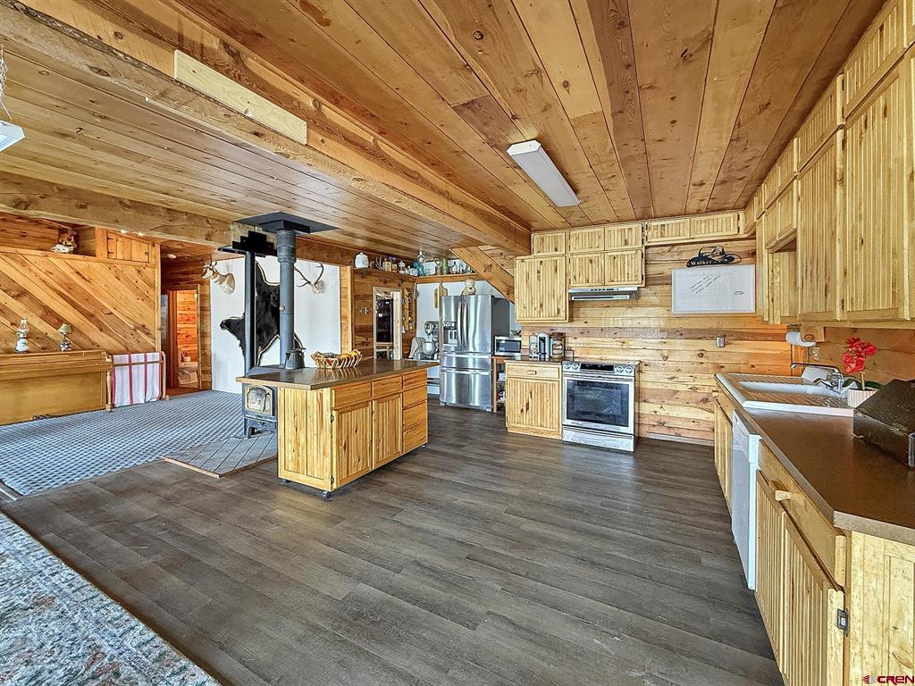 81438 92 Highway Property Photo 4