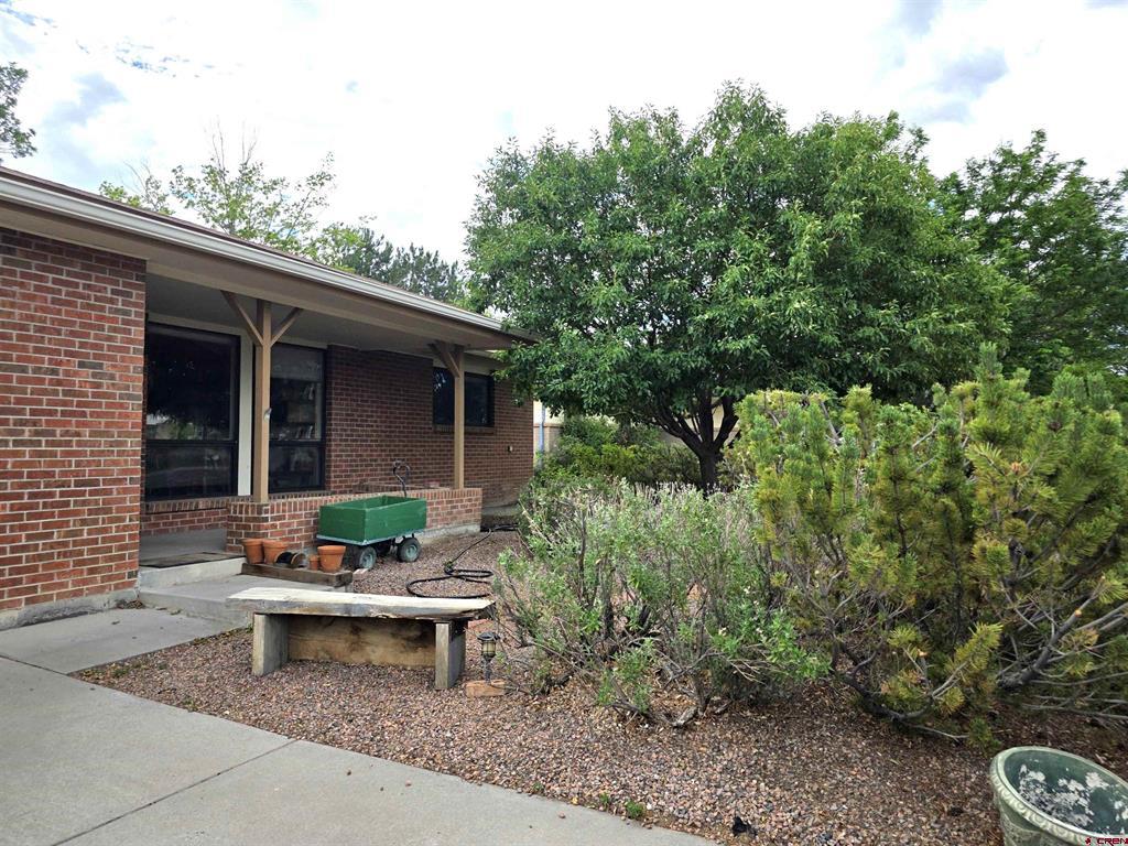 1630 Manchester Drive Property Photo 2
