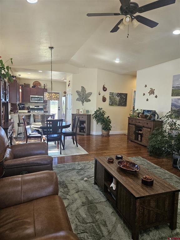 1618 S Taylor Circle Property Photo 3
