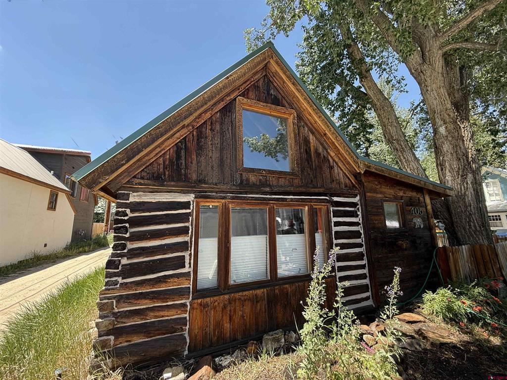 405 First Street Property Photo 1