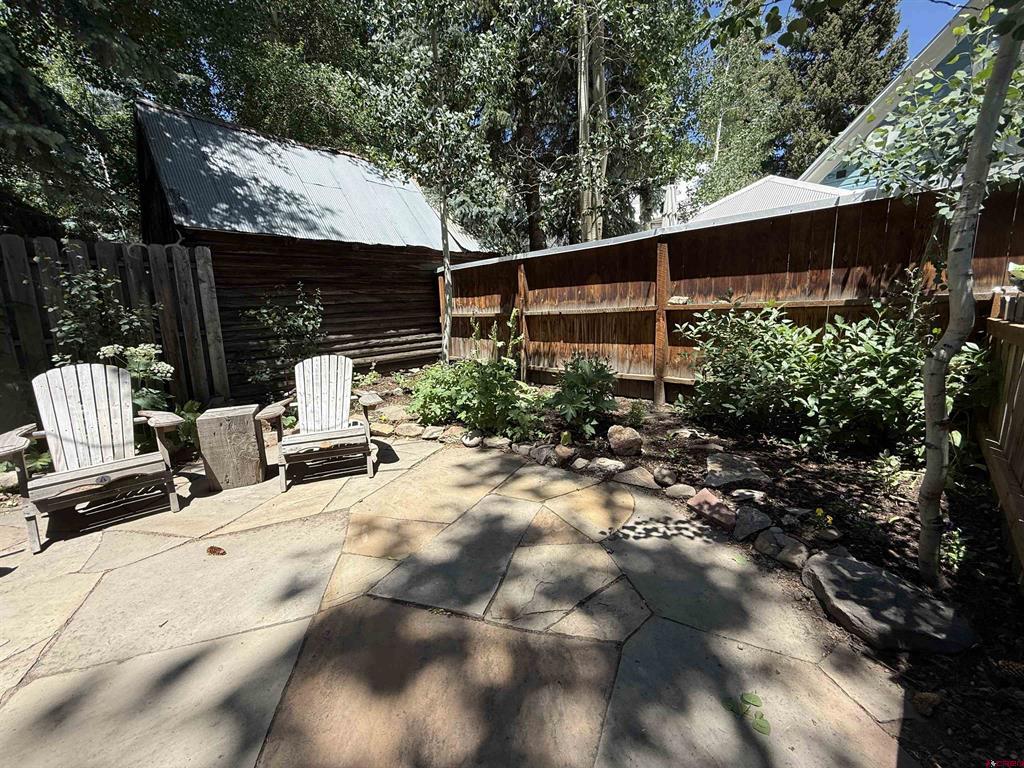 405 First Street Property Photo 5