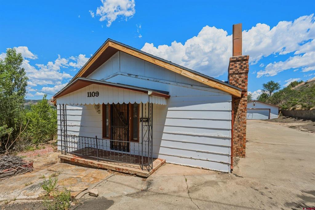 1109 E 1st Street Property Photo 1