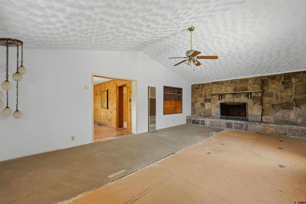 1109 E 1st Street Property Photo 6