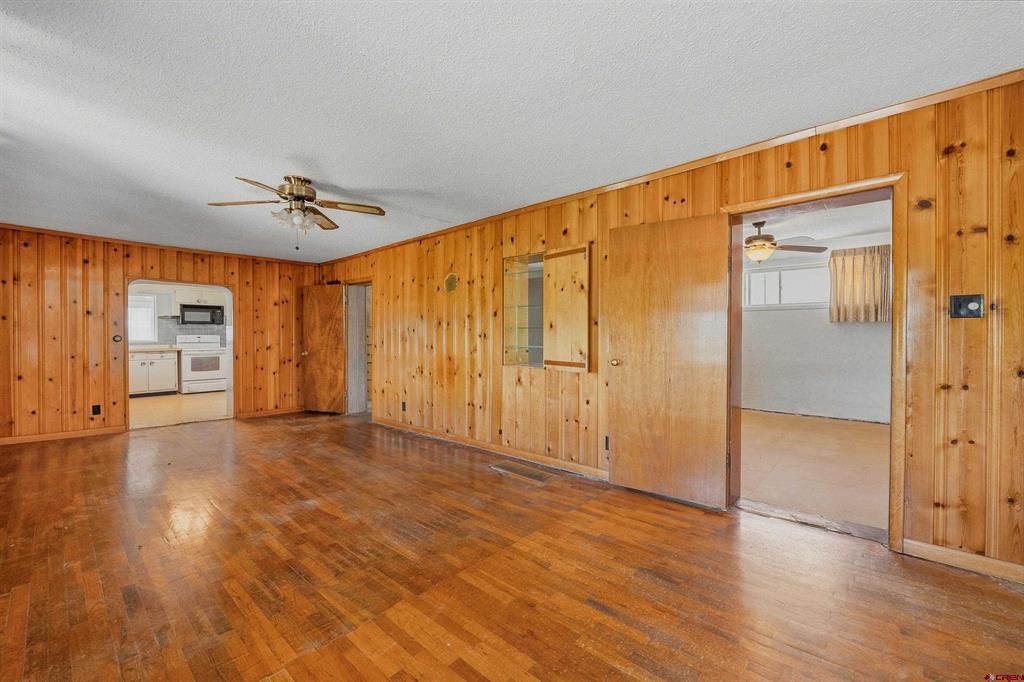 1109 E 1st Street Property Photo 14