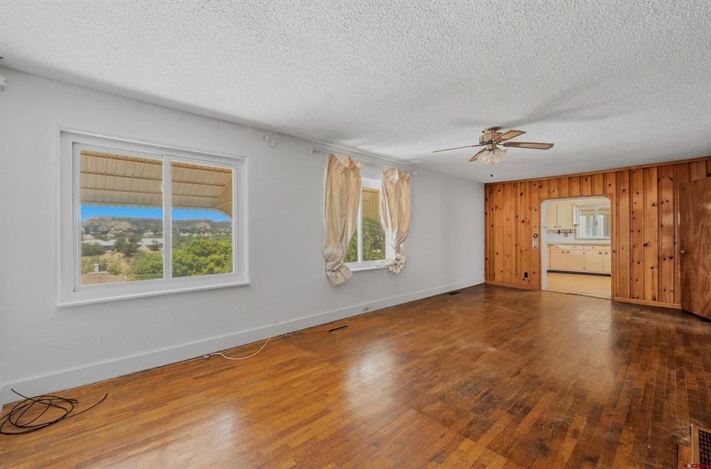 1109 E 1st Street Property Photo 15