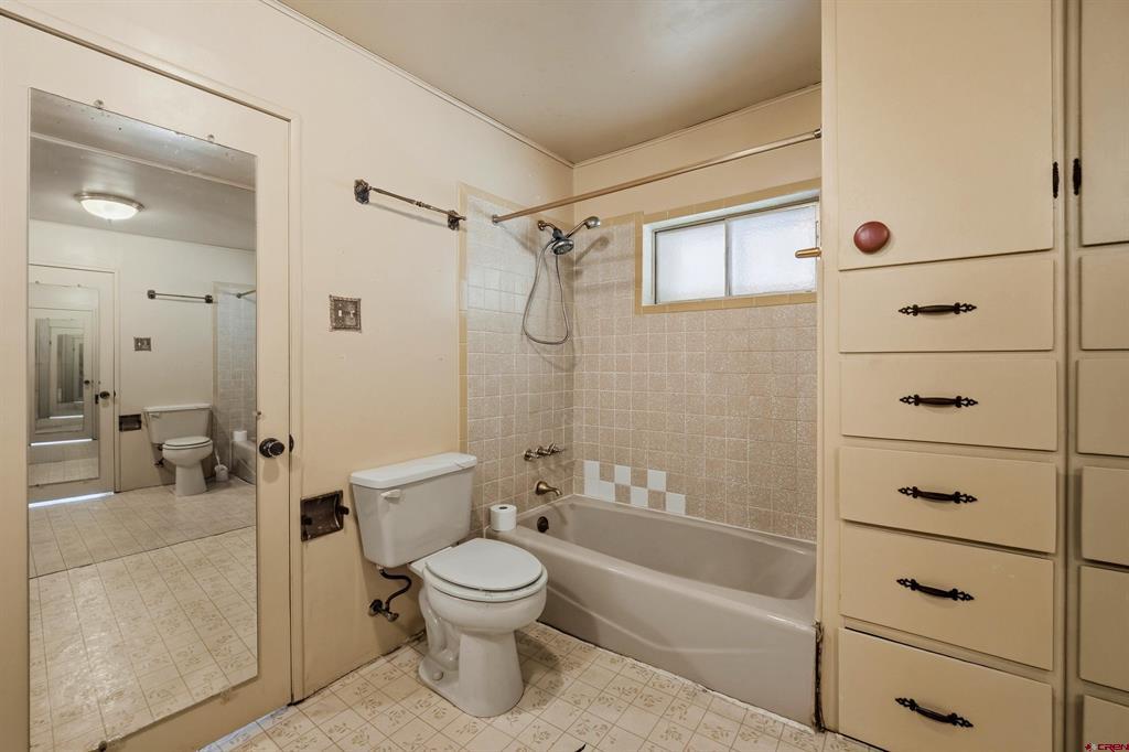 1109 E 1st Street Property Photo 23