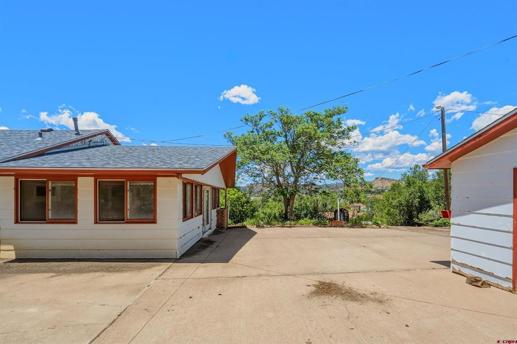 1109 E 1st Street Property Photo 35
