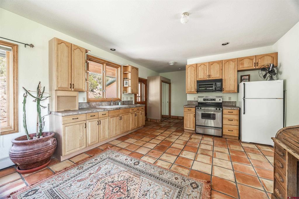 18865 Spring Canyon Road Property Photo 24