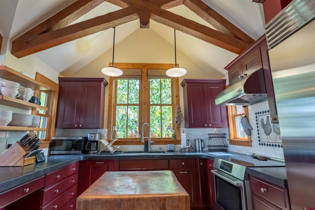 509 Gothic Avenue Property Photo 9