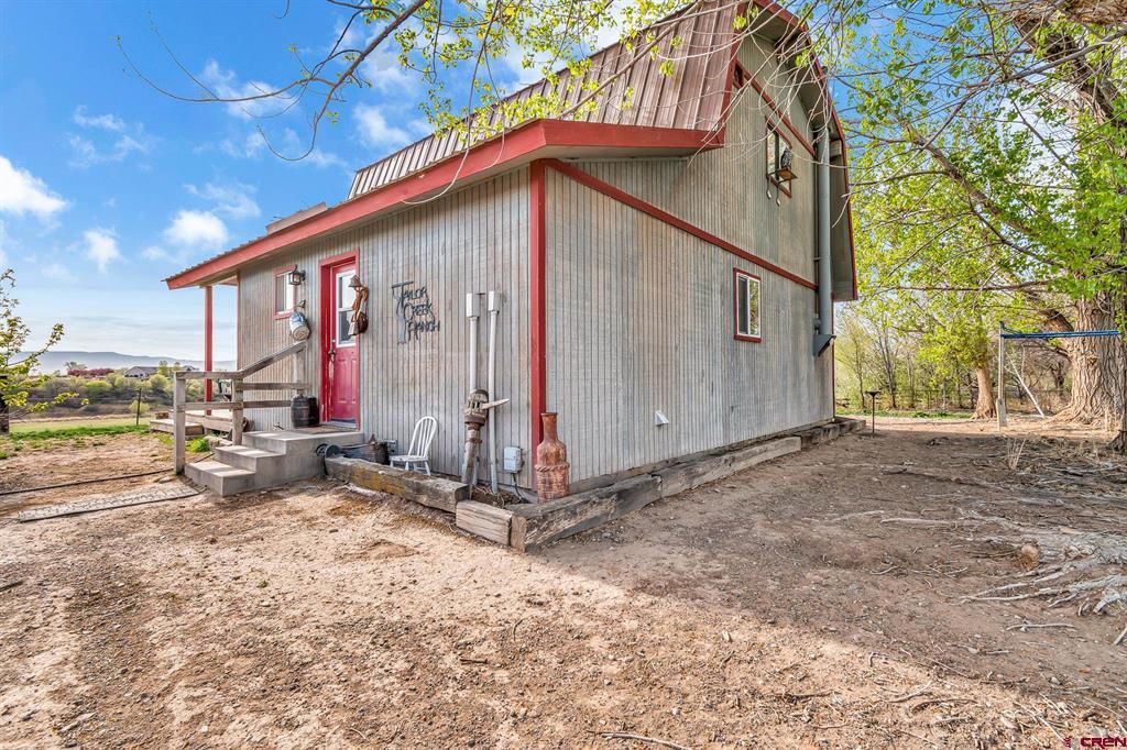 582 1600 Road Property Photo 1