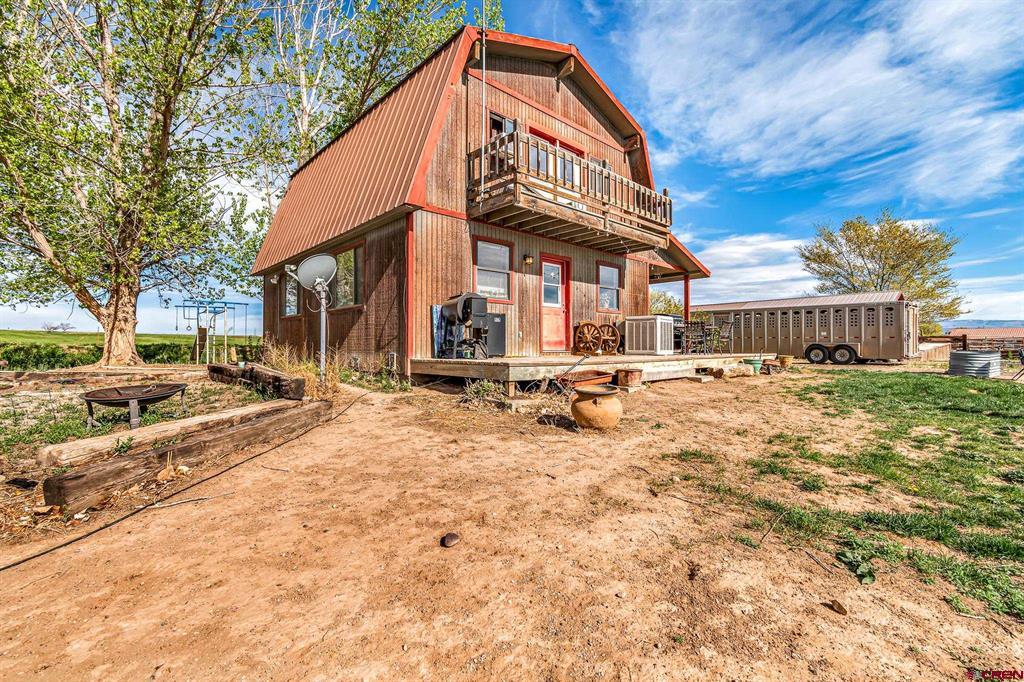 582 1600 Road Property Photo 4