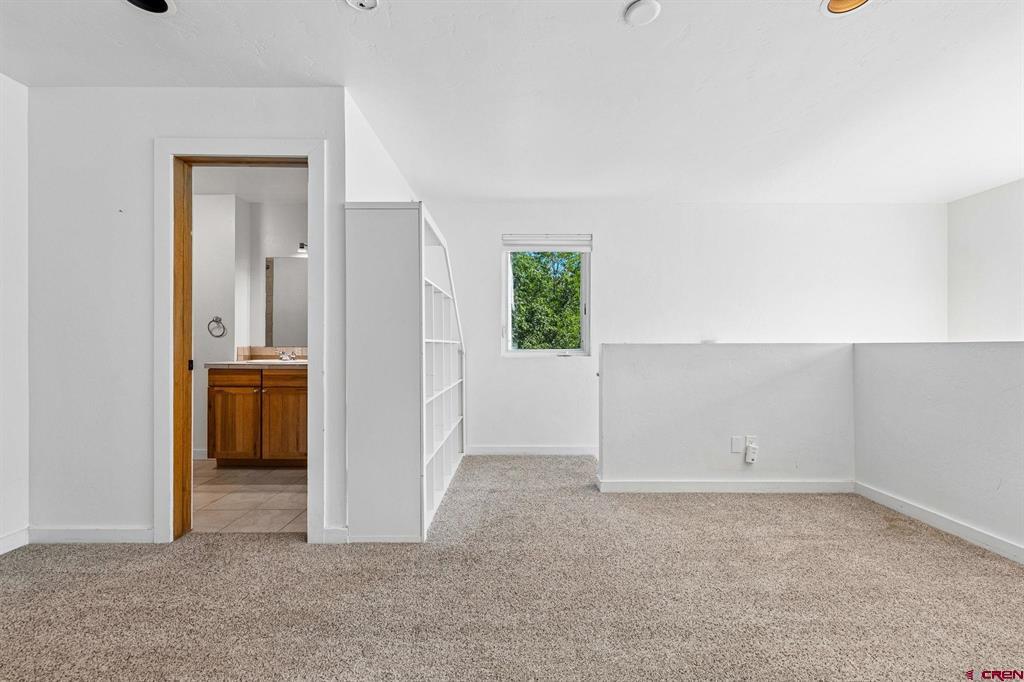 725 E College Drive Property Photo 14