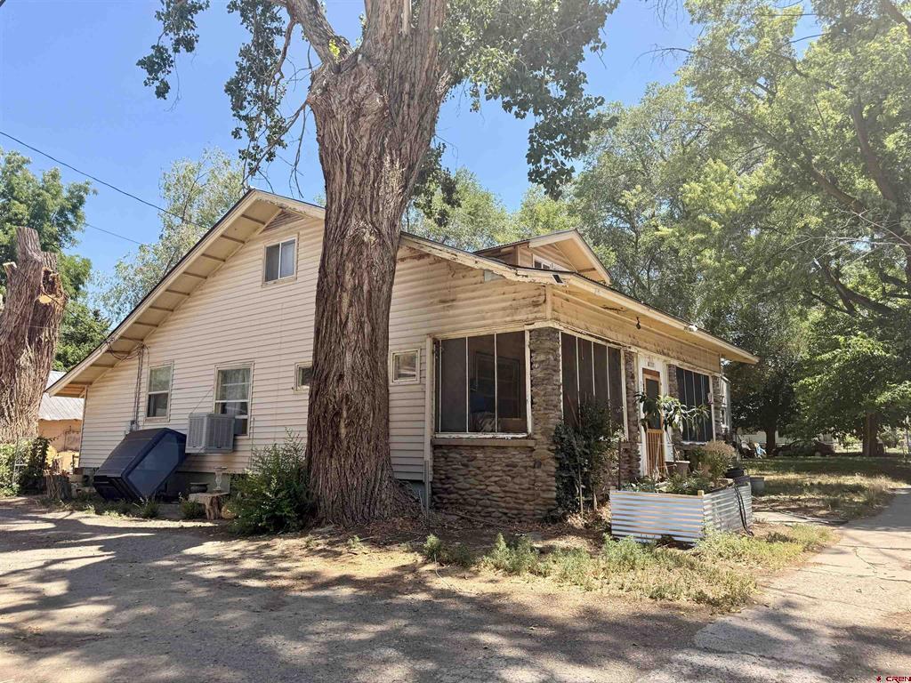 312 3rd Street Property Photo 3
