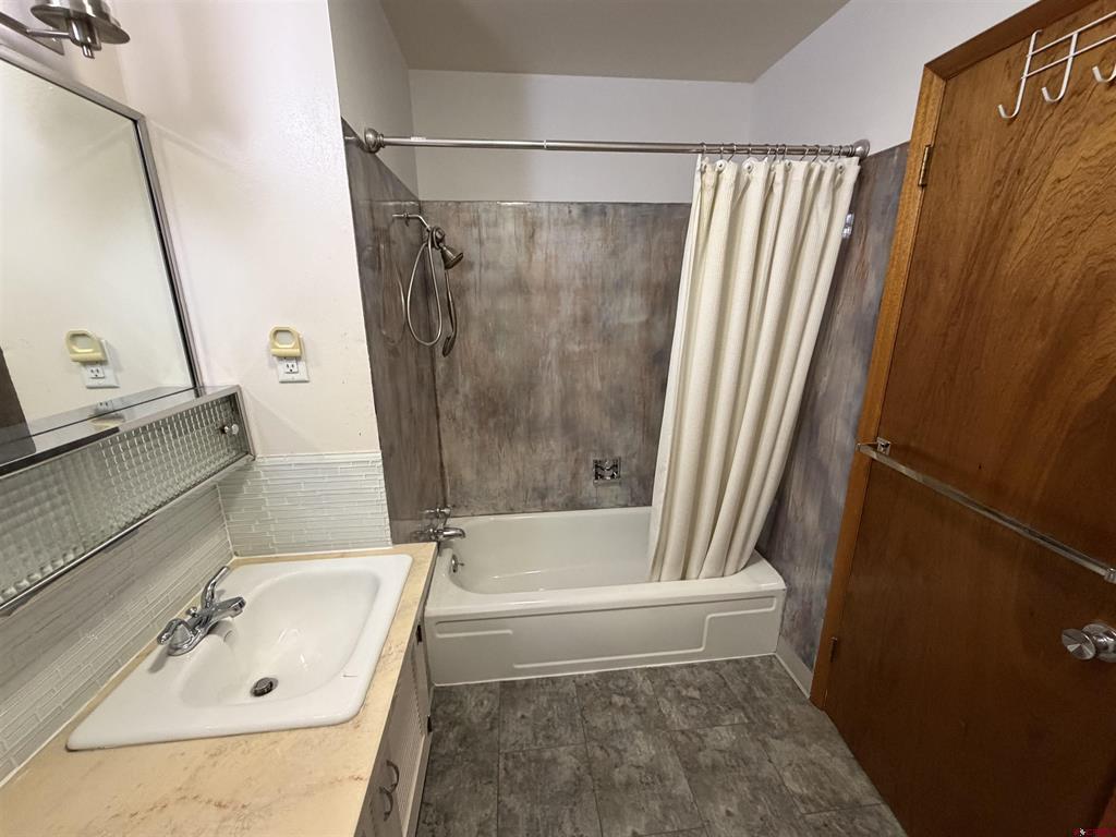 502 Garnet Avenue Property Photo 29