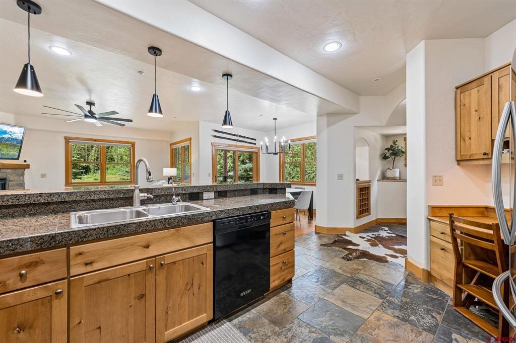 102 Limestone Ct Property Photo 14