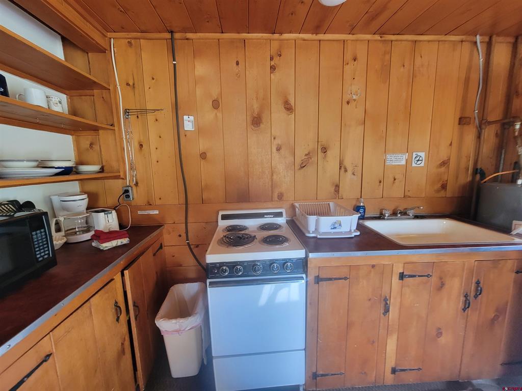 140 Sherry Lane Property Photo 3