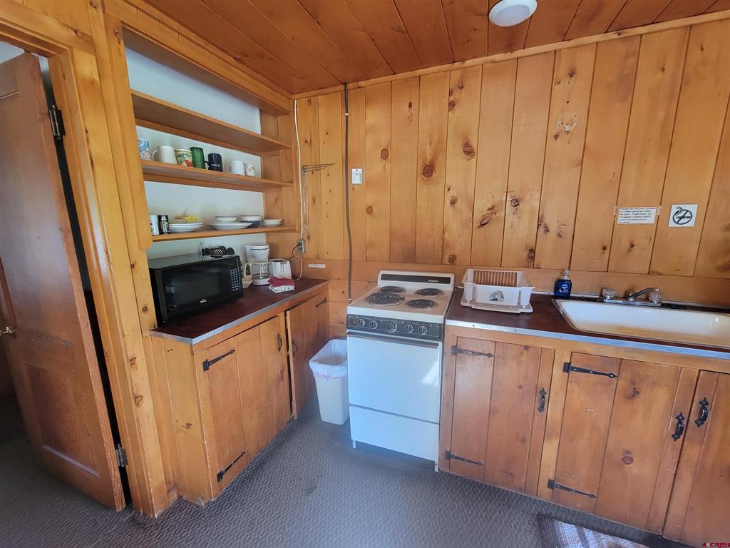 140 Sherry Lane Property Photo 4