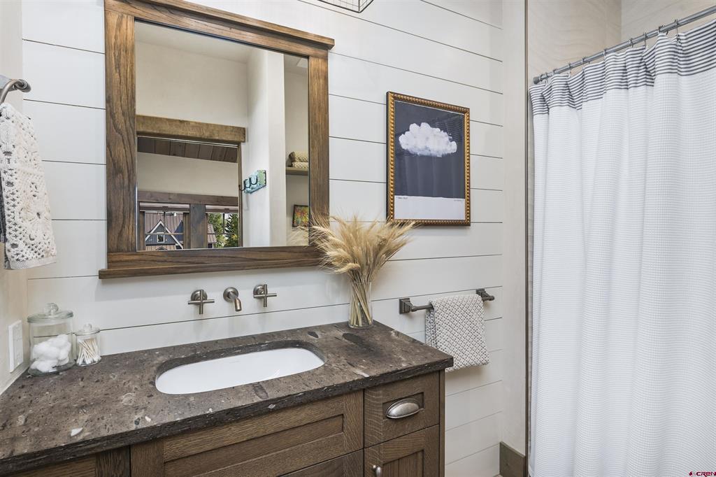 825 Elk Avenue Property Photo 14