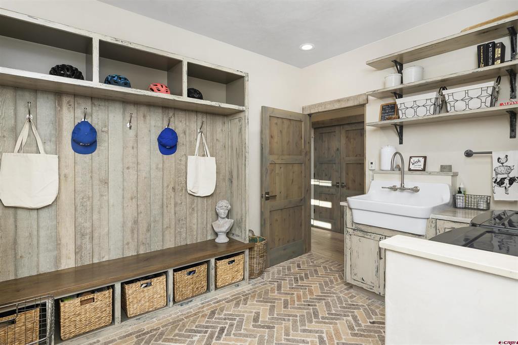 825 Elk Avenue Property Photo 18
