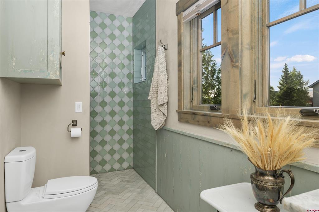 825 Elk Avenue Property Photo 38