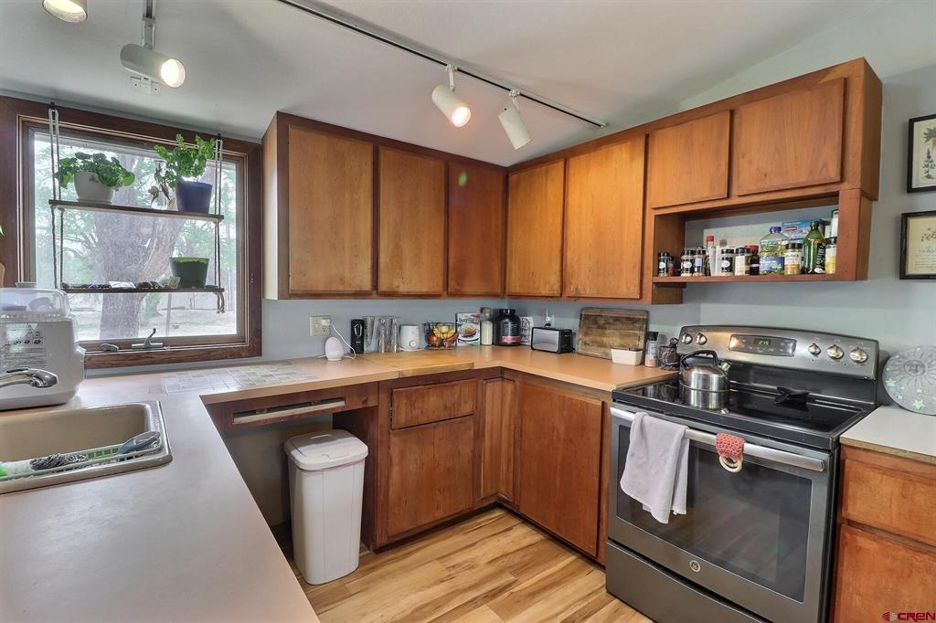 1030 E 11th Street Property Photo 5