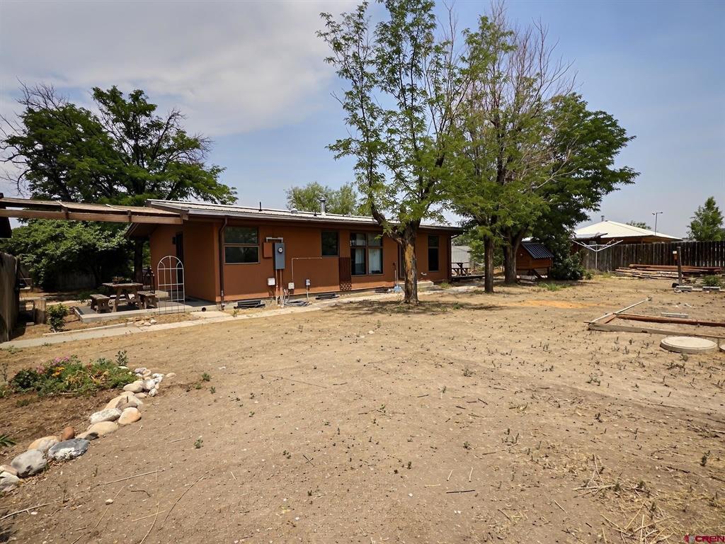 1030 E 11th Street Property Photo 16