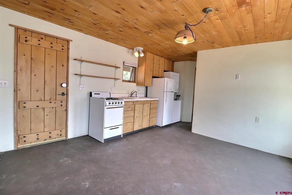 1030 E 11th Street Property Photo 20