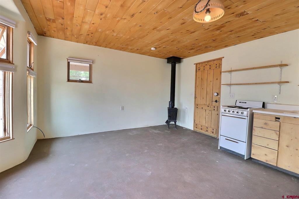 1030 E 11th Street Property Photo 21