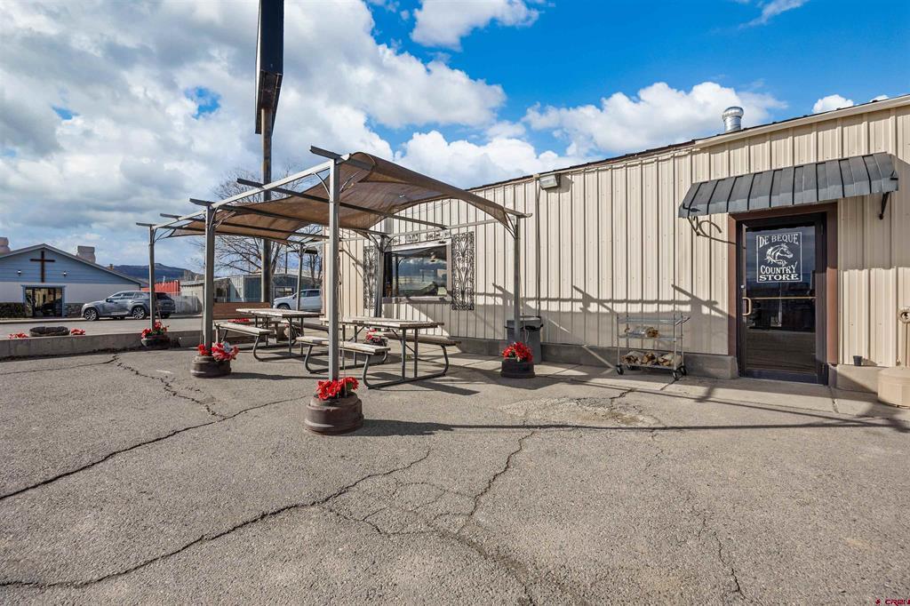 332 Minter Property Photo 4