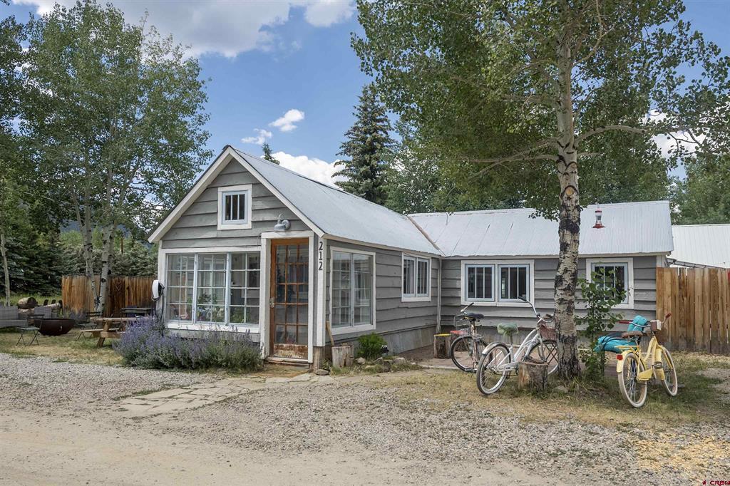 212 Teocalli Avenue Property Photo 1