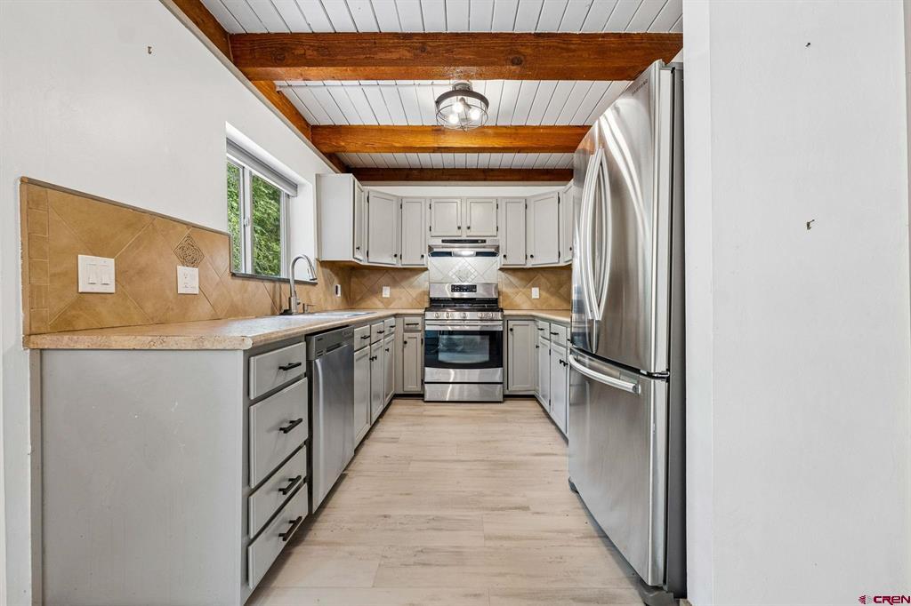 360 E 32nd Street Property Photo 14