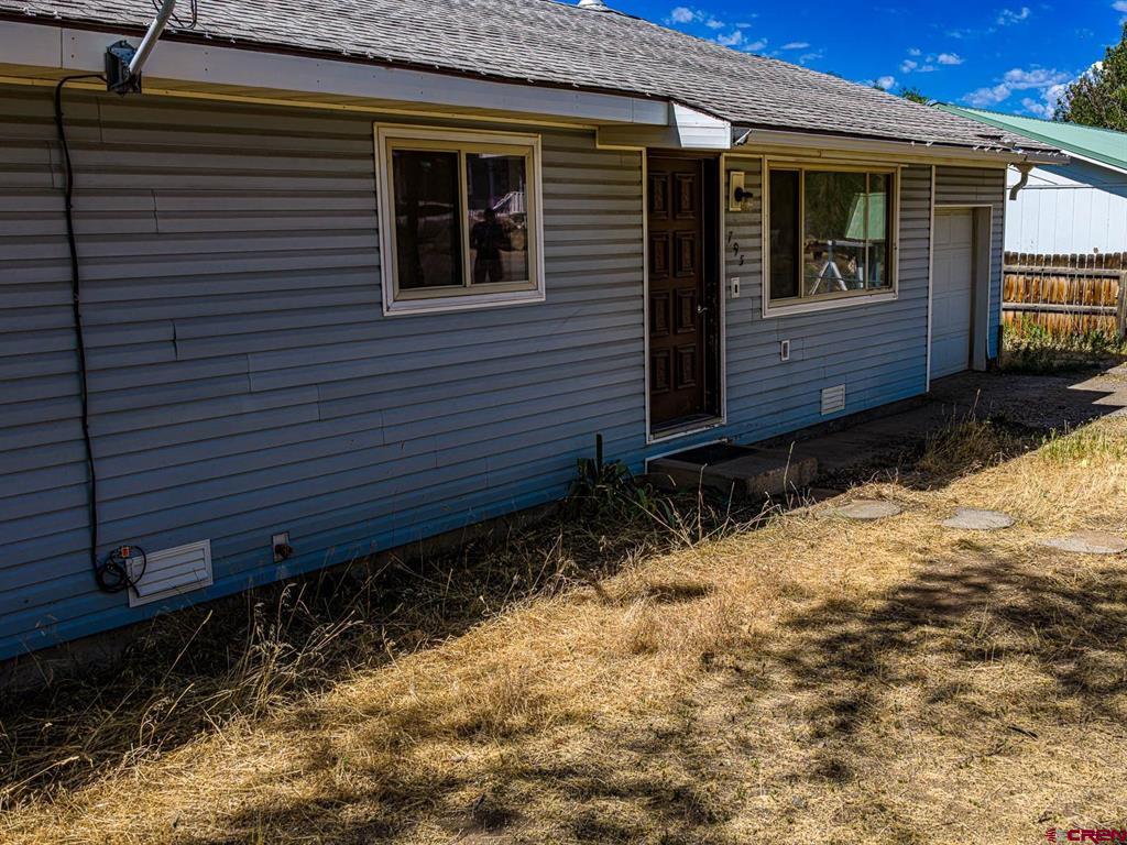 795 Nw Cedar Avenue Property Photo 3