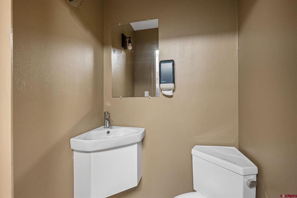 2323 W 2nd Avenue Property Photo 9