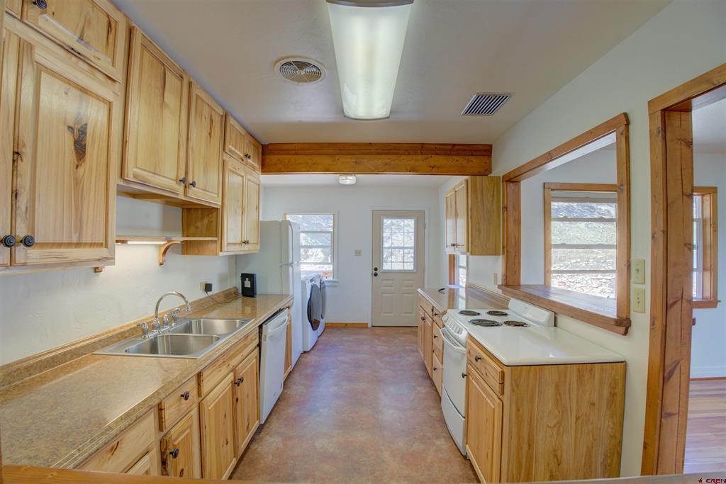 41775 Highway 184 Property Photo 12