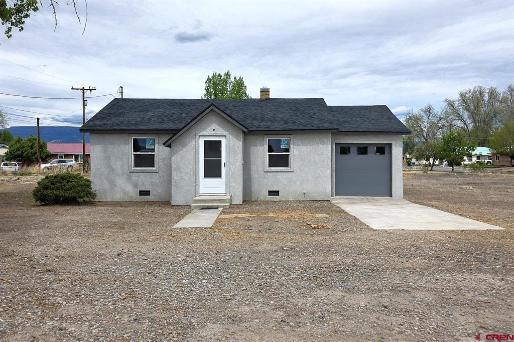 1045 & 1055 E 9th Street Property Photo 4
