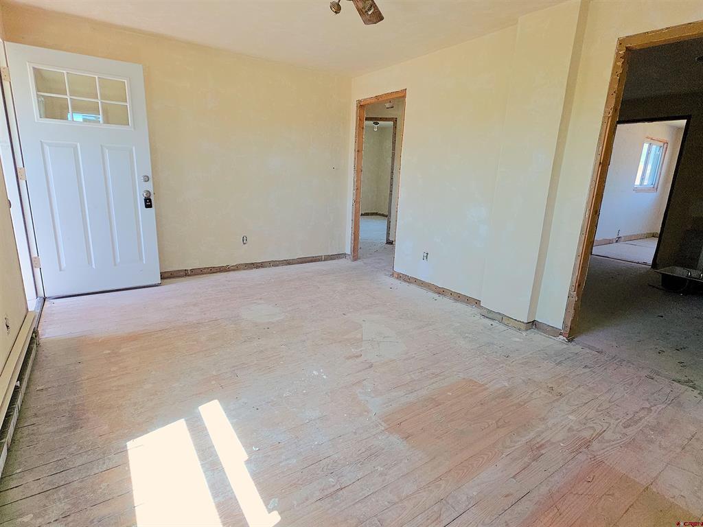 1045 & 1055 E 9th Street Property Photo 10