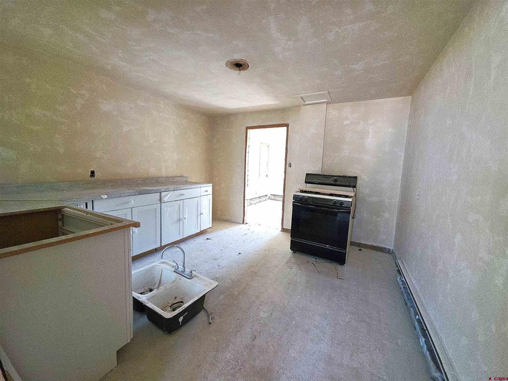 1045 & 1055 E 9th Street Property Photo 13